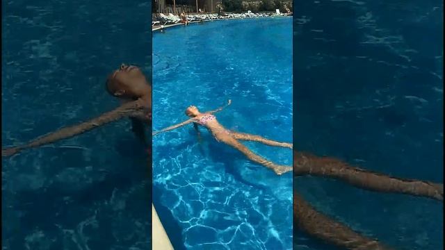 Маруська держится на воде👍июнь 2024 г.Судак Крым смотреть онлайн