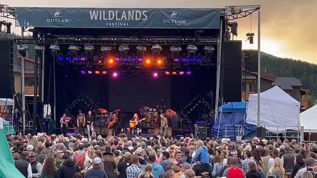 Closer to Fine -Brandi Carlile and the Indigo Girls @ Wildlands in Montana 13/8/22 смотреть онлайн