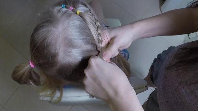 Косы с цветными резинками для девочки за 5 минут смотреть онлайн