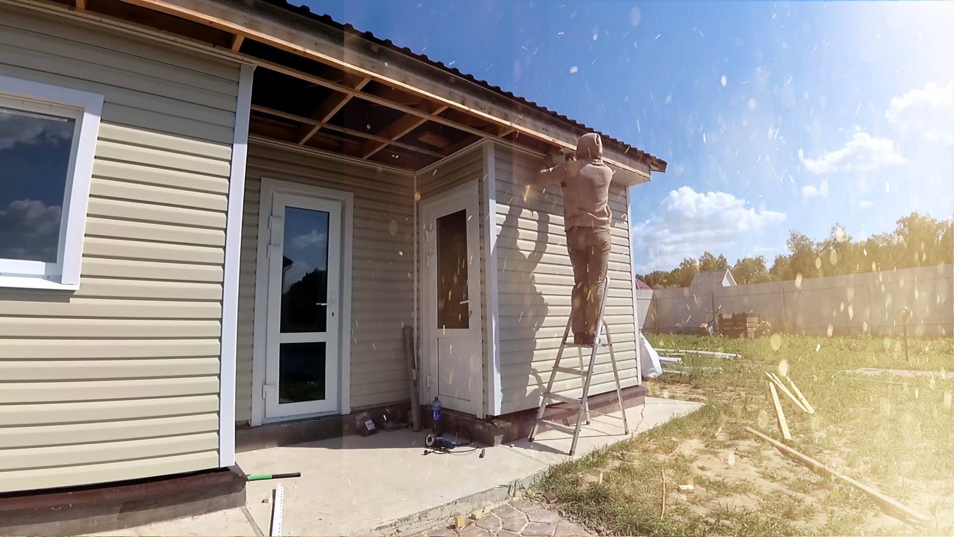 Отделка фасада сайдингом своими руками от и до