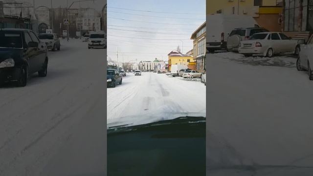 на главных дорогах гололёд, Махачкала смотреть онлайн