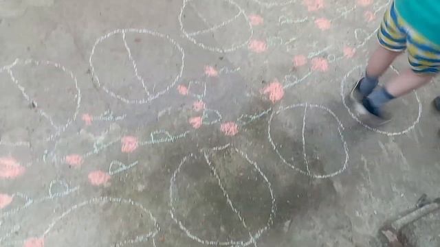 Дружковка 22 июля 2024 г.Сидало цыплятам.Прогулка по кушерям. смотреть онлайн