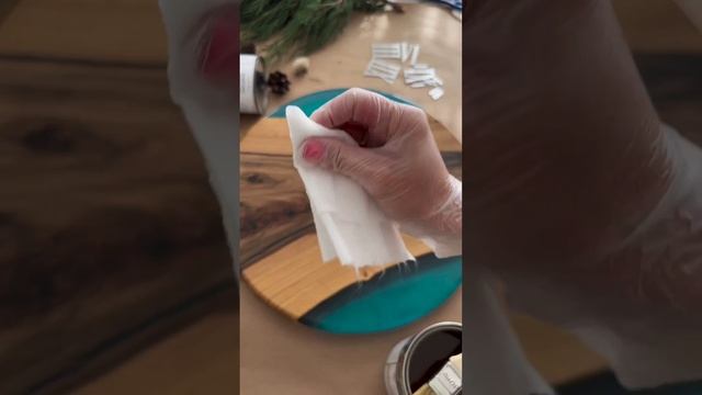 Масло для дерева - Часы из смолы и массива ореха.