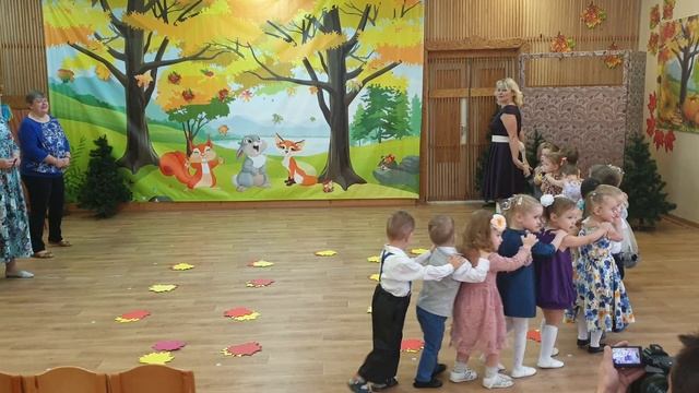 Я веселый паровозик | Вход на утренник в младшей группе смотреть онлайн