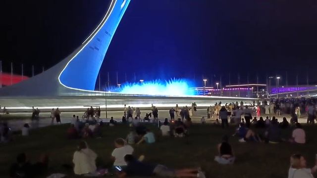 (2) Шоу поющих фонтанов в олимпийском парке в Сочи 19 июня 2024 смотреть онлайн