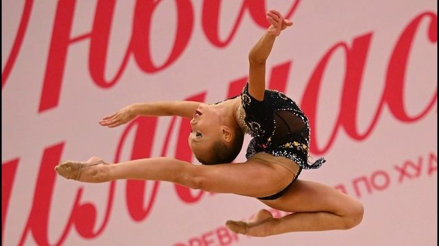 Музыка для художественной гимнастики - Track 677 | Laurent Dury - Following The Trail смотреть онлайн