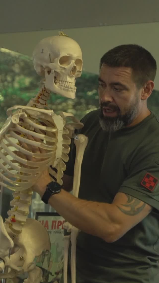 Как грамотно оказать помощь пострадавшему смотреть онлайн