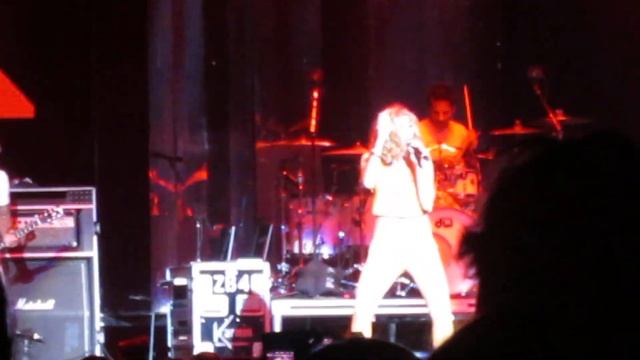 Karmin "Brokenhearted" Las Vegas 8/10/13 смотреть онлайн