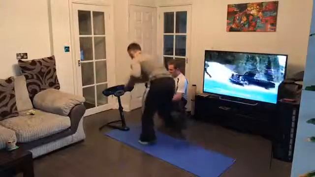 Micore Home Workout - with Tom and Ash - quick full body workout смотреть онлайн