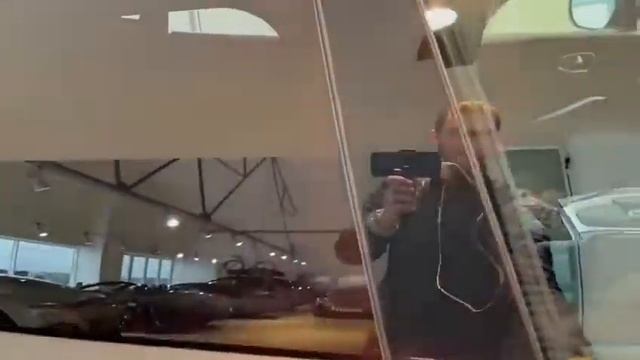 Aston Martin DBX - Xenon Grey смотреть онлайн