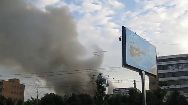 Тушение пожара на Ильменском проезде д.4 Вертолет КА-32 смотреть онлайн