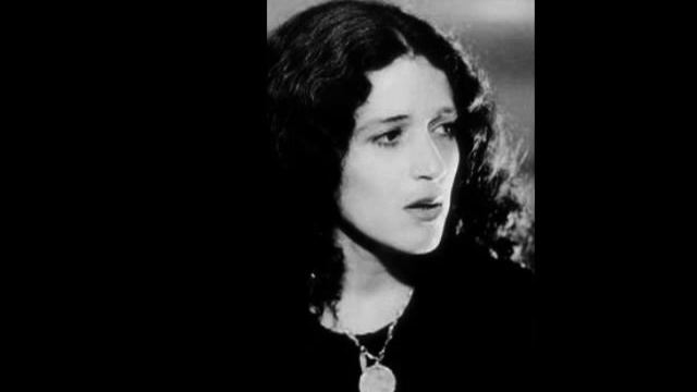 Esther Lamandier - La Rosa Enflorece смотреть онлайн