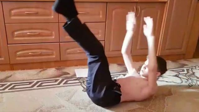 КАК НАКАЧАТЬ ПРЕСС В ДОМАШНИХ УСЛОВИЯХ ?!?! смотреть онлайн
