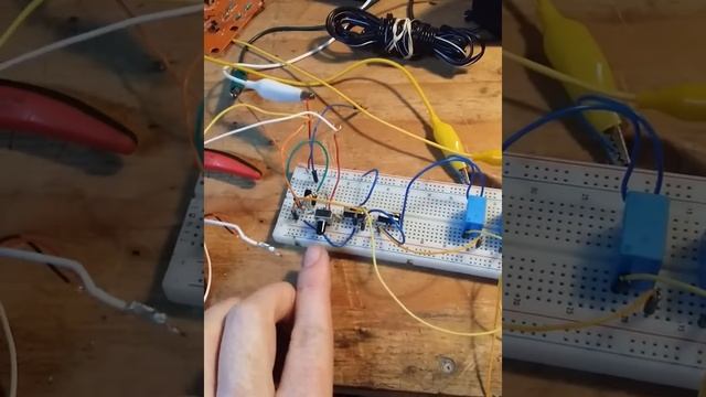 DIY RF Latching relay (video 1 of 2) смотреть онлайн