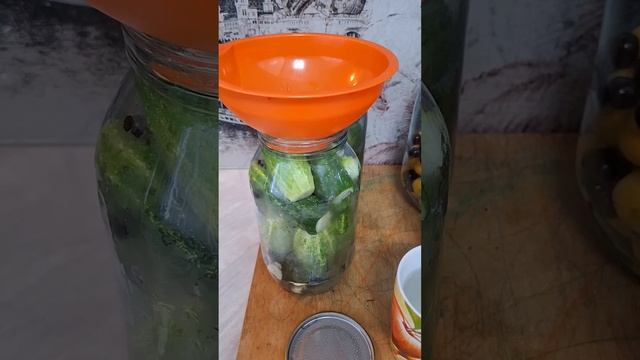 ХРУСТЯЩИЕ МАРИНОВАННЫЕ ОГУРЦЫ НА ЗИМУ#МАРИНОВАННЫЕ ОГУРЦЫ#заготовки# смотреть онлайн