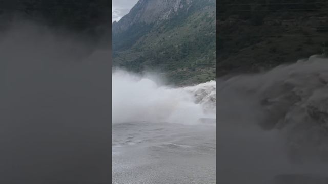 Гоцатлинская ГЭС, сброс воды смотреть онлайн