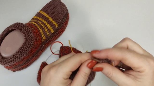 Как связать простые и красивые следки спицами. ПОДРОБНЫЙ МК. смотреть онлайн