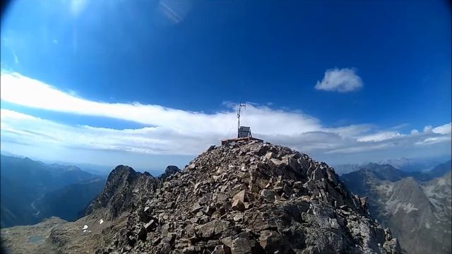 Aiguille des Péous 2825 m du Veyre 2833m Fourchée 2823m Pic de Parières 3076m смотреть онлайн