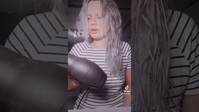 Нюхать фен, бесполезно 🤦♀️ смотреть онлайн