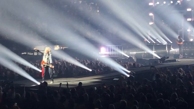 Queen+ Adam Lambert A-oh/We Will Rock U/We are the Champions смотреть онлайн