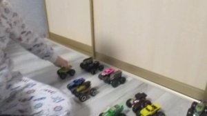 Большие гонки: монстр-траки Hot Wheels против Monster Jam
