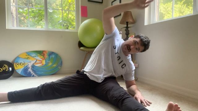 QL straddle stretch смотреть онлайн