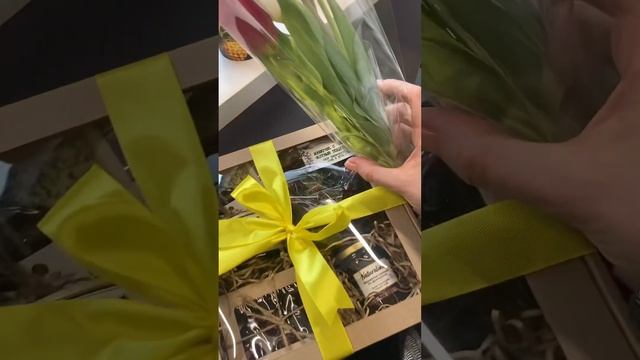 С 8 марта, дорогие девушки! #женскийдень #internationalwomansday #womanday #youtube #8марта #женщины смотреть онлайн