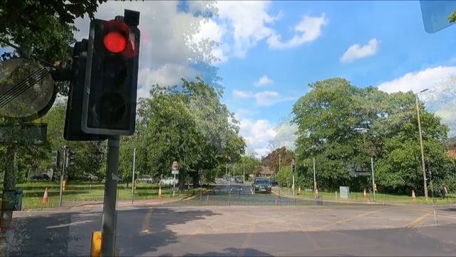 Brentwood: Ingrave Road A128 J/O Seven Arches Road, Siemens Helios CLS Traffic Lights смотреть онлайн