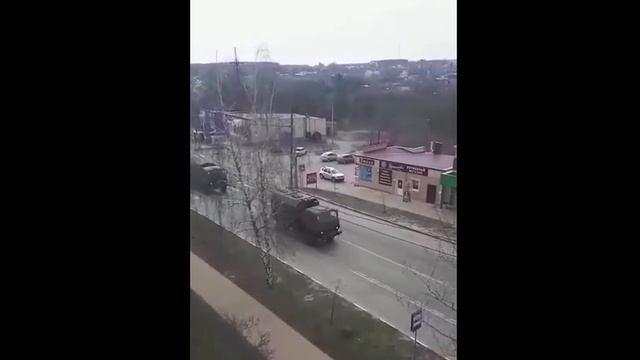 колонна бронетехники вошли в город смотреть онлайн