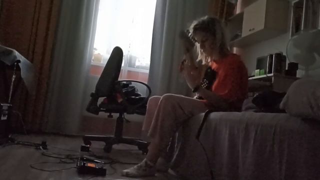 Русская девочка играет жесткий Металл! Репетиция. смотреть онлайн