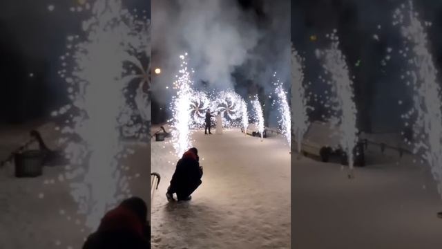 Холодные сценические Фонтаны на свадьбе смотреть онлайн