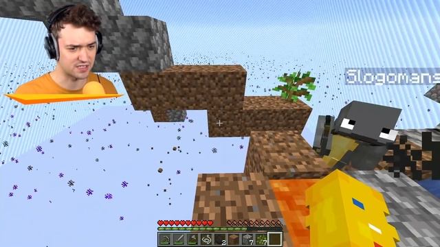 Minecraft Sky Block BUT A BLACK HOLE Is RISING! (impossible) смотреть онлайн