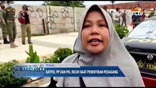 Satpol PP dan PKL Ricuh Saat Penertiban Pedagang смотреть онлайн
