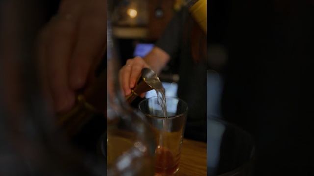 valentine's day cocktail in 30 sec | Strawberry Basil Lemoncello Martini смотреть онлайн