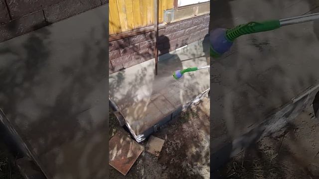 Поливаем песко-бетон водой смотреть онлайн