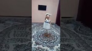 Энг чиройли узбек миллий ракси.Кичкинтойимиз уйнасин