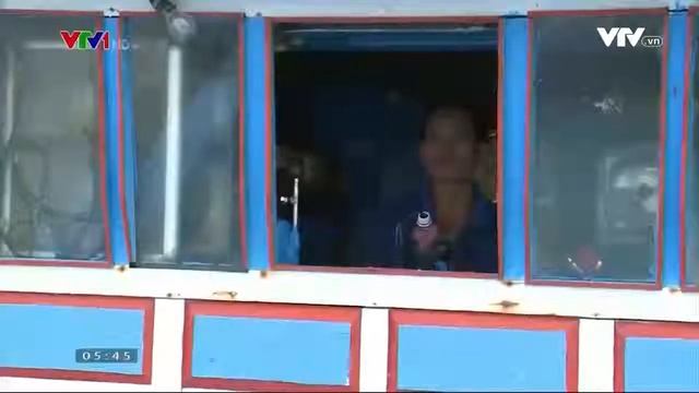Thời sự VTV (17 04 2016) - Ngư dân chống chọi với tai nạn trên biển - Hiệu quả của trạm bờ VX-1700 смотреть онлайн