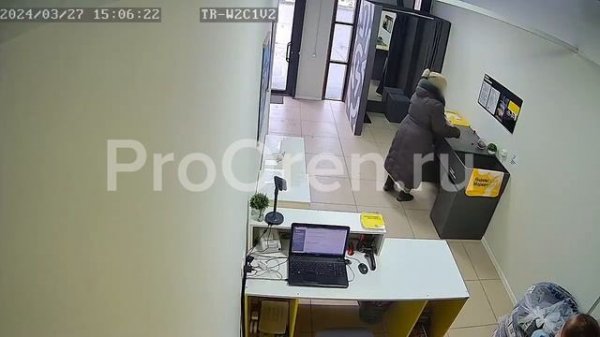 В Оренбурге женщина подожгла пункт выдачи заказов на ул. Джангильдина.