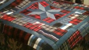 Как использовать старые мужские рубашки для создания красочного лоскутного одеяла