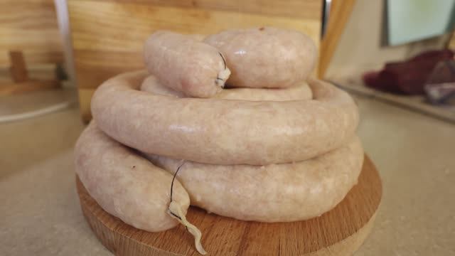 Как сделать идеальные домашние колбаски из курицы | How To Make Perfect Homemade Chicken Sausages