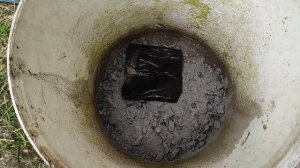 Настой из гранулированного помета для подкормки.