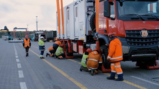 Полный цикл погрузки ГРП на ЖД состав смотреть онлайн