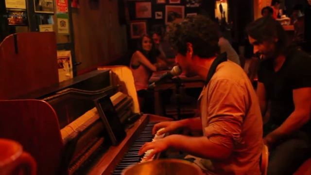 Bar in Aix-En-Provence смотреть онлайн