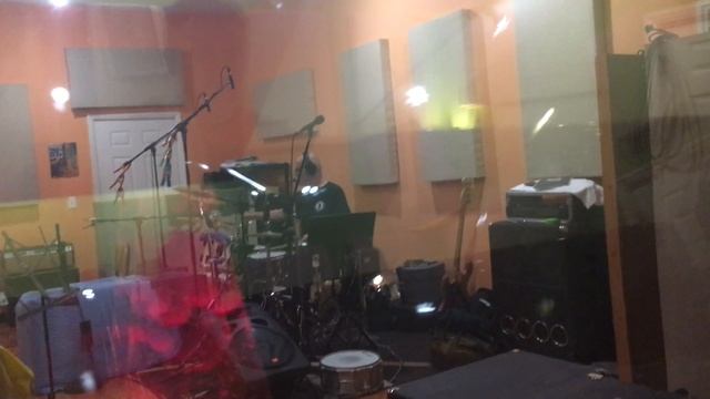 "Follow the Leader" Studio demo. смотреть онлайн