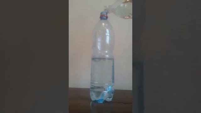 БУТЫЛКА ВОДЫ ЧЕЛЛЕНДЖ - BOTTLE FLIP CHALLENGE смотреть онлайн