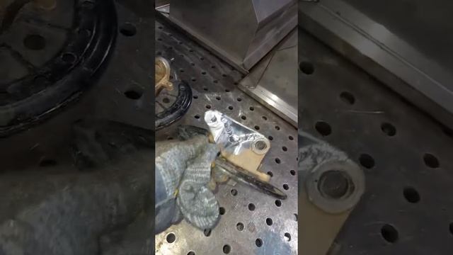 Аргонная сварка алюминиевых деталей от квадроцикла . смотреть онлайн