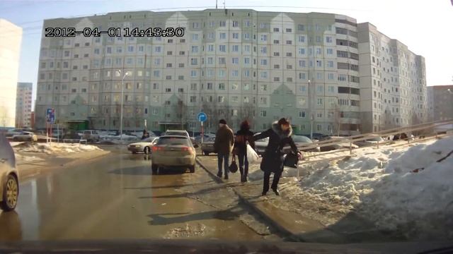 Подскользнулась.MOV смотреть онлайн