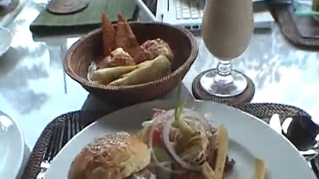 The Royal Pita Maha Lobby Lounge Hambuger смотреть онлайн