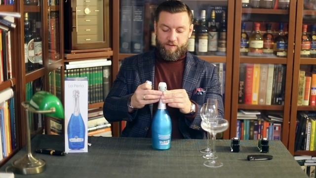 Piję turkusowe wino z brokatem! Jak smakuje Monte Santi La Perla Blue? Czy smak dorówna wyglądowi?! смотреть онлайн