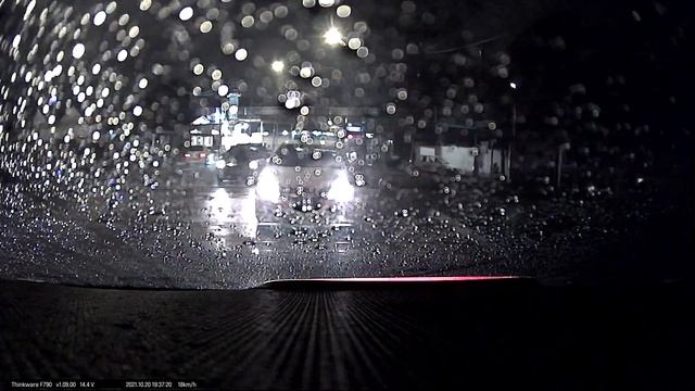 Thinkware F790 | Rear | Wet Night 02 | HDR On смотреть онлайн